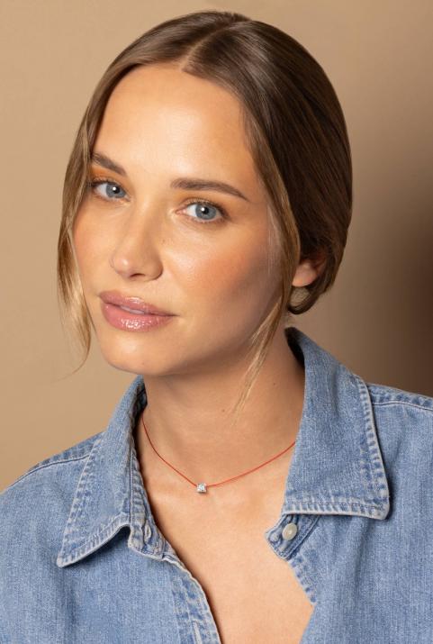 String necklace with 0.1ct diamond in white gold square bezel setting - Redline - 0++