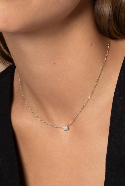 Chain necklace with 0.1ct diamond in white gold square bezel setting - Redline - 0++