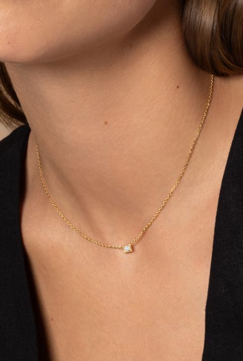 Chain necklace with 0.1ct diamond in yellow gold square bezel setting - Redline - 0++