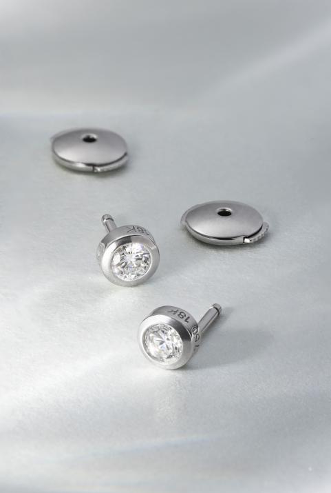 Earrings with 0.4ct diamond in white gold bezel setting - Redline - 0++