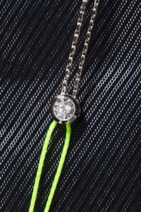 ホワイトゴールドのベゼルセッティングに0.10ctのダイヤモンドをあしらった女性用ピュアディスティングエダブルブレスレット - Redline - 0++