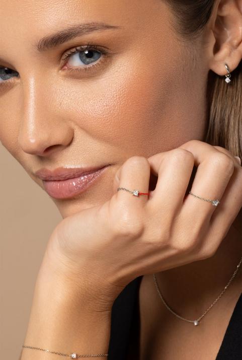 String and chain ring with 0.11ct princess cut diamond in white gold prong setting - Redline - 0++