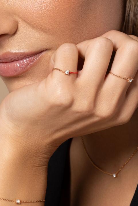 String and chain ring with 0.11ct princess cut diamond in rose gold prong setting - Redline - 0++