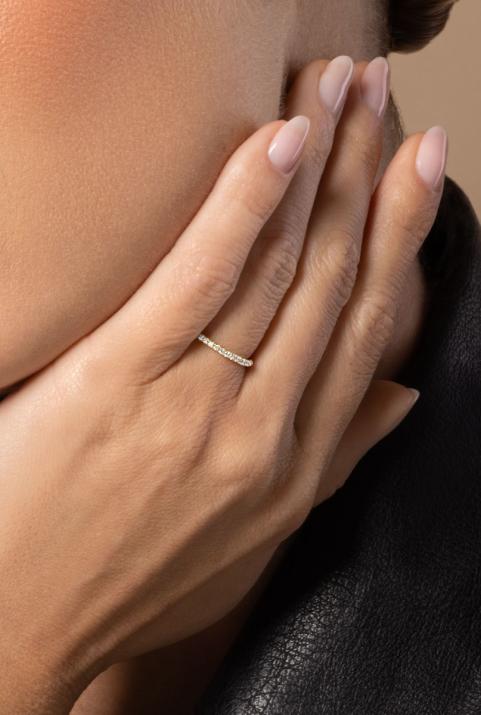 Diamond-paved yellow gold ring band - Redline - 0++