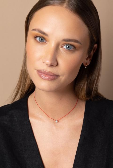 String necklace with 0.1ct diamonds in yellow gold cluster style setting - Redline - 0++