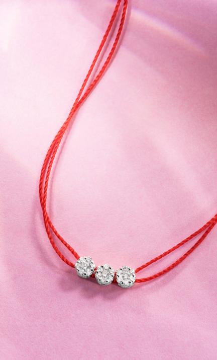 String bracelet with 0.15ct diamonds in white gold cluster style setting - Redline - 0++