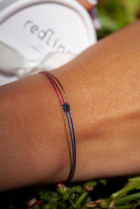 Multi string bracelet with 0.05ct black diamonds in yellow gold cluster style setting - Redline - 0++