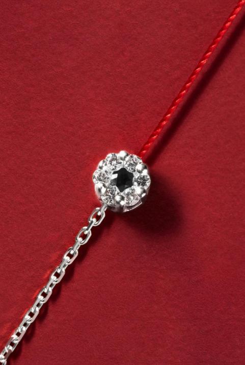 String and chain bracelet with white diamonds and a black diamond in white gold cluster style setting - Redline - 0++