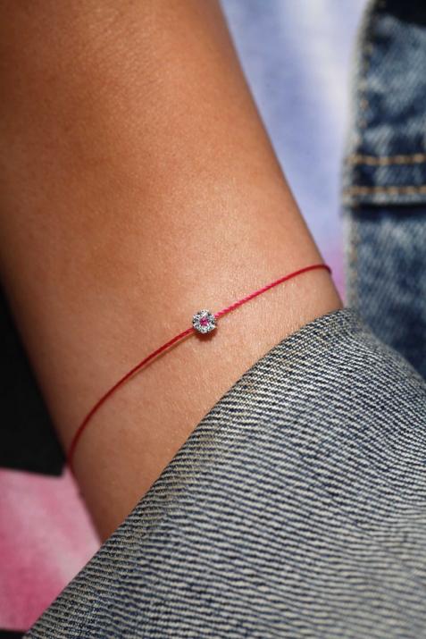 String bracelet with white diamonds and a pink sapphire in yellow gold cluster style setting - Redline - 0++