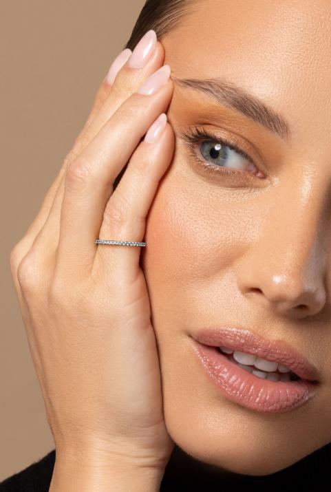 Diamond-paved black gold ring band - Redline - 0++