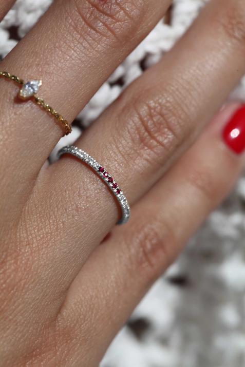 Diamond-paved white gold ring band with 5 rubies - Redline - 0++