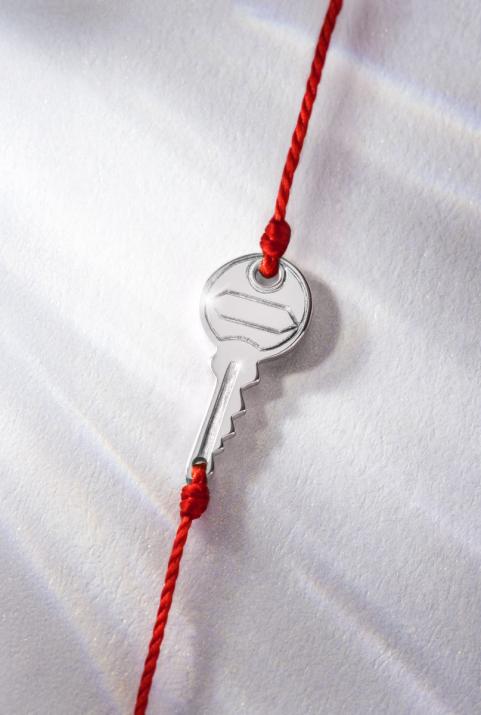 String bracelet with diamond-paved key in white gold - Redline - 0++