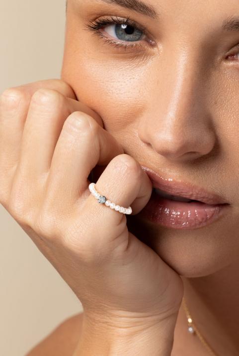 Diamonds and pearls ring in black gold prong setting - Redline - 0++