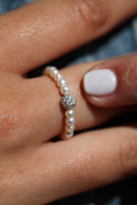 String ring with freshwater pearls and a golden ball of encrusted 0.19ct diamonds in black gold bezel setting - Redline - 0++