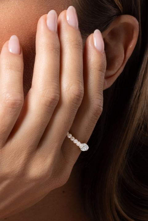 String ring with freshwater pearls and a golden ball of encrusted 0.19ct diamonds in white gold bezel setting - Redline - 0++