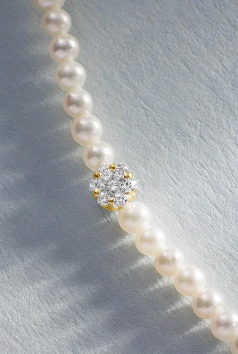 String bracelet with freshwater pearls and seven 0.1ct diamonds in yellow gold bezel setting - Redline - 0++