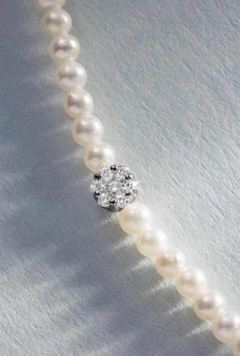 String bracelet with freshwater pearls and seven 0.1ct diamonds in black gold bezel setting - Redline - 0++