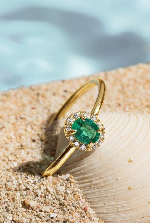 Emerald and diamonds ring band in yellow gold prong setting - Redline - 0++