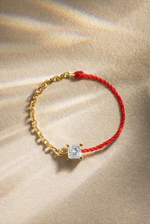 String and chain ring with 0.11ct princess cut diamond in yellow gold prong setting - Redline - 0++