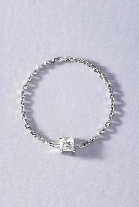 Chain ring with 0.11ct princess cut diamond in white gold prong setting - Redline - 0++