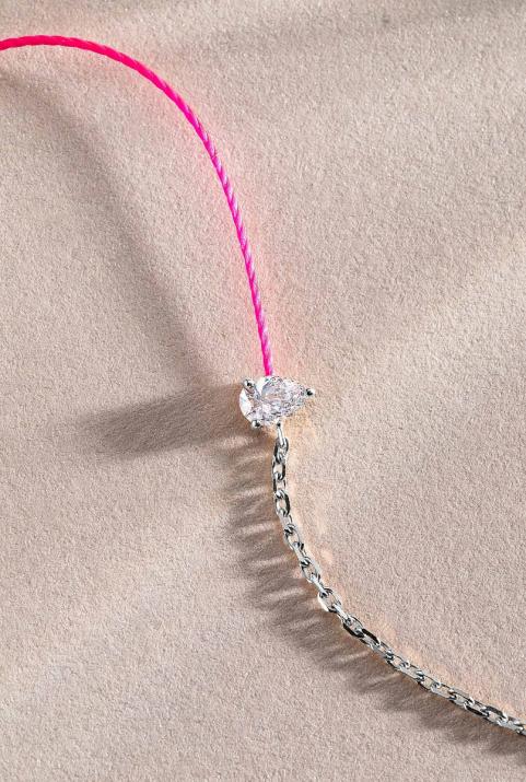 String and chain bracelet with 0.1ct pear shaped diamond in white gold prong setting - Redline - 0++