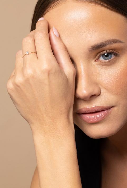 Chain ring with 0.2ct pear shaped diamond in rose gold prong setting - Redline - 0++