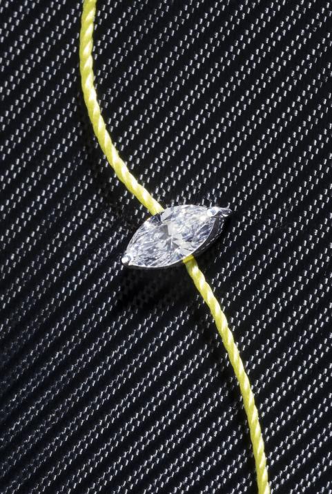 String bracelet with 0.1ct marquise cut diamond in white gold prong setting - Redline - 0++