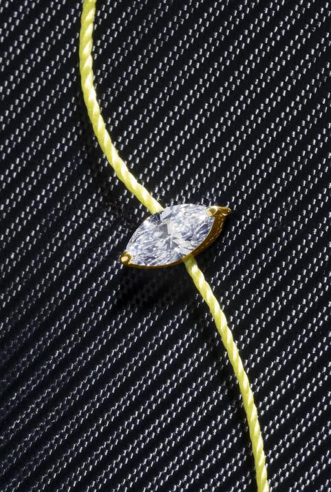 String bracelet with 0.1ct marquise cut diamond in yellow gold prong setting - Redline - 0++