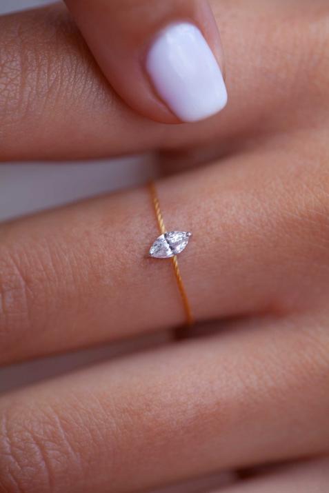 String ring with 0.2ct marquise cut diamond in white gold prong setting - Redline - 0++