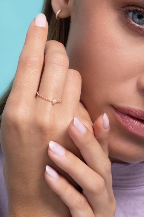 Chain ring with 0.1ct marquise cut diamond in rose gold prong setting - Redline - 0++