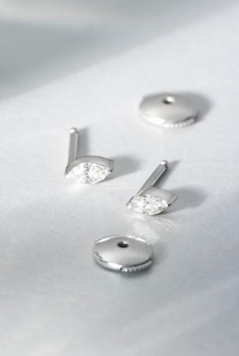 マジェステ ホワイトゴールドとダイヤモンドのイヤリング - Redline - 0++