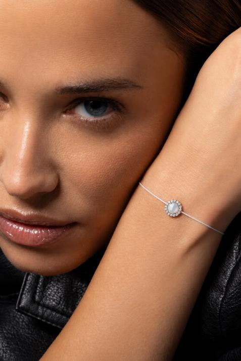 Mother-of-pearl and diamonds string bracelet in white gold prong setting - Redline - 0++
