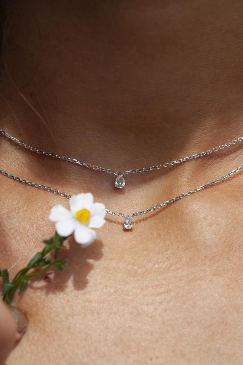 Chain necklace with 0.2ct pear shaped diamond in white gold prong setting - Redline - 0++