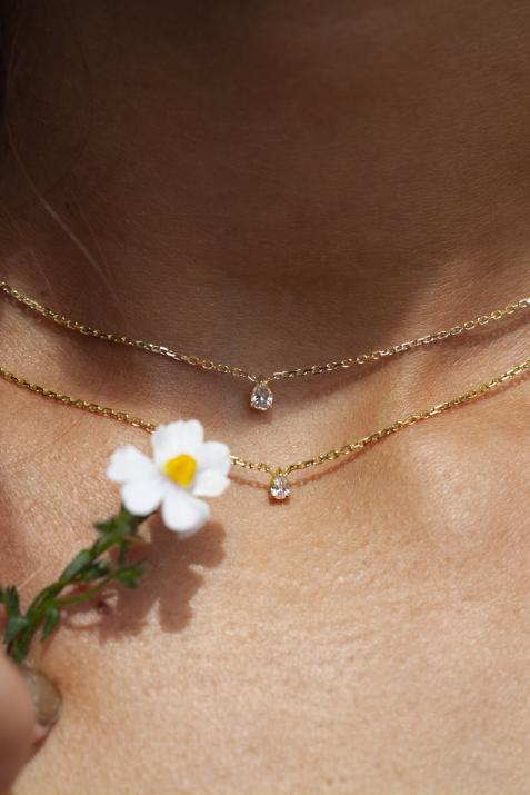 Chain necklace with 0.2ct pear shaped diamond in yellow gold prong setting - Redline - 0++