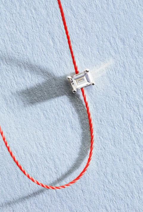 String bracelet with 0.1ct baguette-cut diamond in white gold prong setting - Redline - 0++