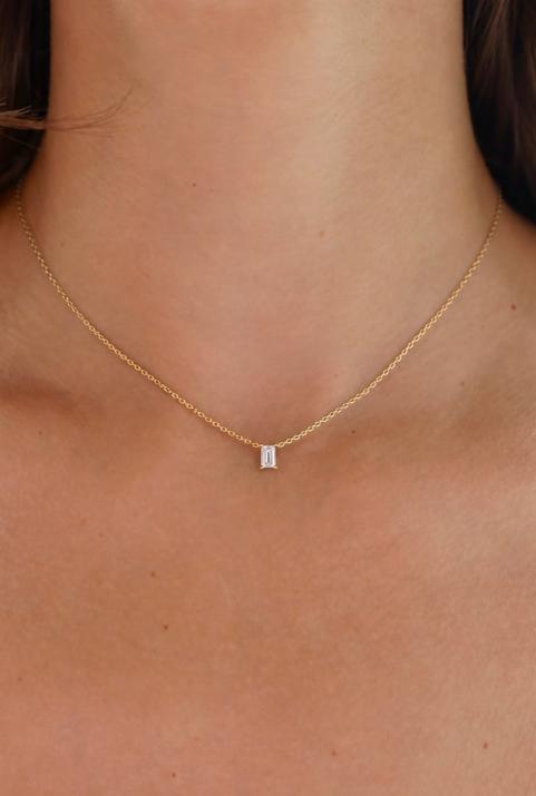 Chain necklace with 0.1ct baguette-cut diamond in yellow gold prong setting - Redline - 0++