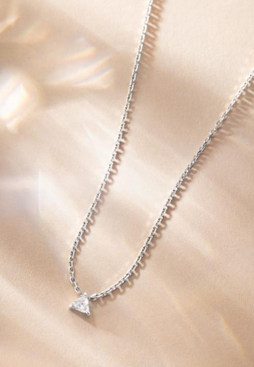 Chain necklace with 0.1ct trillion cut diamond in white gold prong setting - Redline - 0++