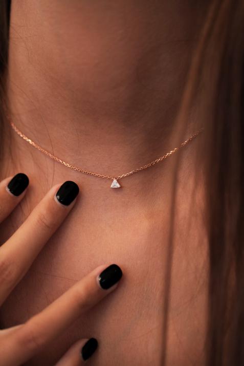 Chain necklace with 0.1ct trillion cut diamond in rose gold prong setting - Redline - 0++