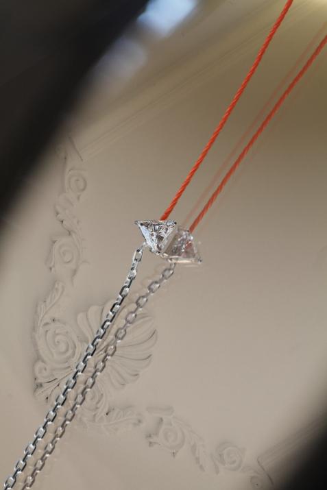 String and chain bracelet with 0.2ct trillion cut diamond in white gold prong setting - Redline - 0++