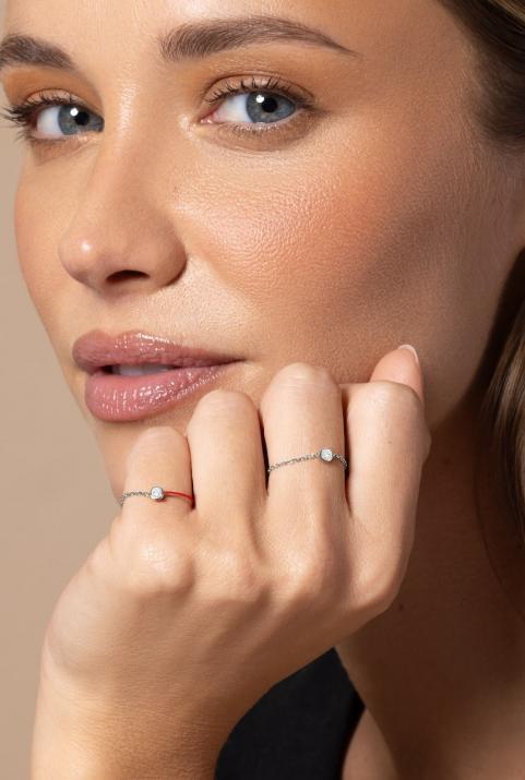 Chain ring with 0.1ct diamond in white gold bezel setting - Redline - 0++