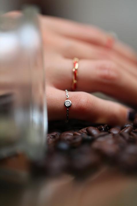 Chain ring with 0.05ct diamond in black gold bezel setting - Redline - 0++