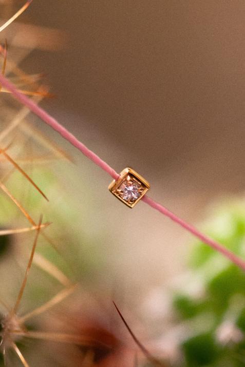 エイミーゴールドスクエアダイヤモンドストリングブレスレット - Redline - 0++