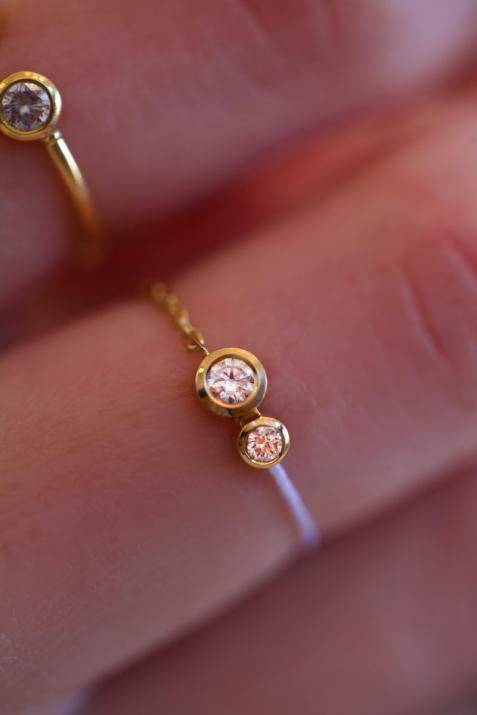 String and chain ring with 0.15ct diamond in yellow gold bezel setting - Redline - 0++