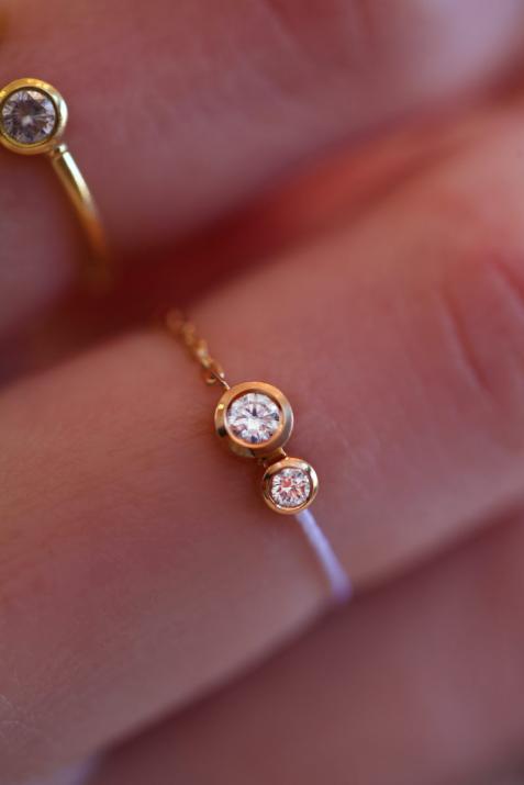 String and chain ring with 0.15ct diamond in rose gold bezel setting - Redline - 0++