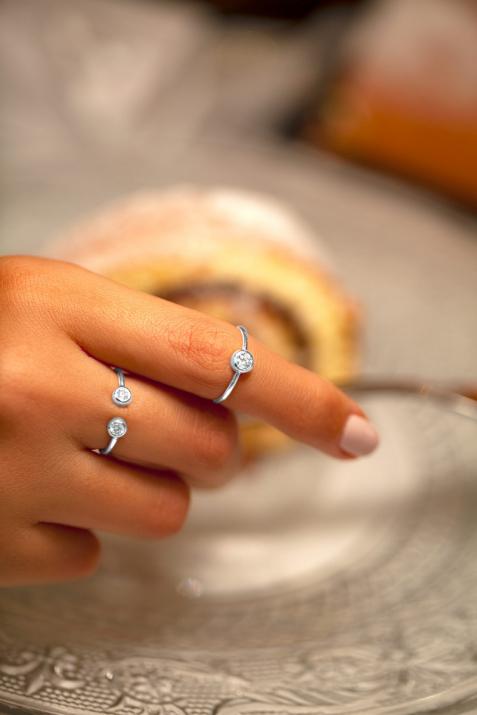 Bangle Ring with 0.20ct Round Diamond in Black Gold Bezel Setting - Redline - 0++