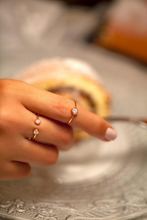 Bangle Ring with 0.20ct Round Diamond in Rose Gold Bezel Setting - Redline - 0++