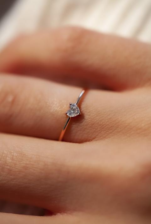 Ring with 0.20ct Heart Shaped Diamond in Rose Gold Prong Setting - Redline - 0++