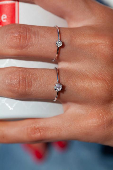 Ring with 0.20ct Round Diamond in White Gold Cluster Setting - Redline - 0++