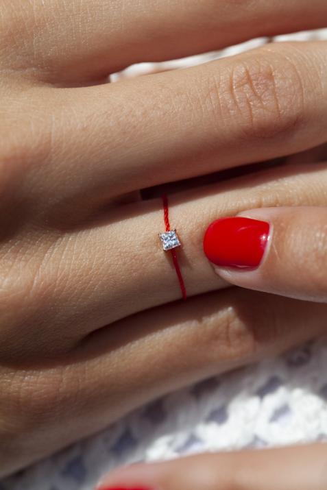 String ring with 0.11ct princess cut diamond in rose gold prong setting - Redline - 0++