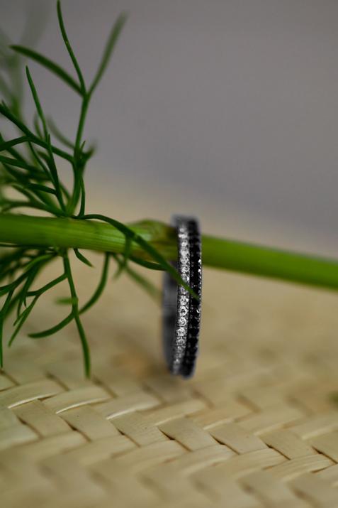 Black gold ring band with pave black diamonds - Redline - 0++